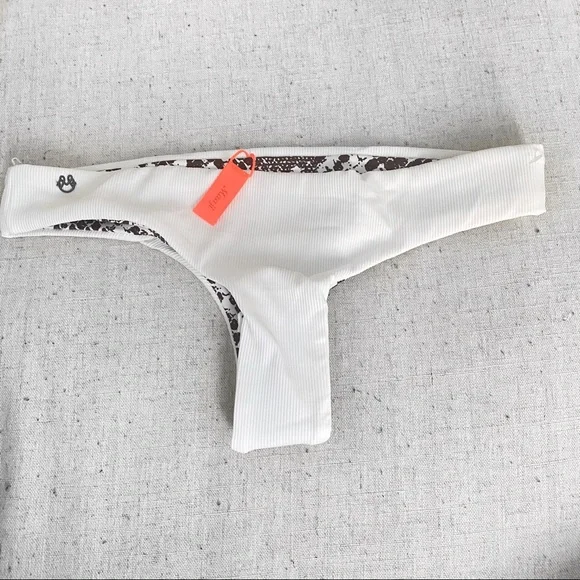 Maaji White Bikini Bottom cheeky thong
Snake print - Picture 1 of 4